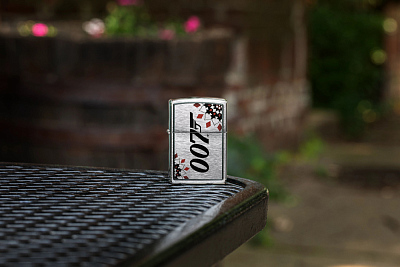 Зажигалка ZIPPO James Bond™ с покрытием Brushed Chrome, латунь/сталь, серебристая, 38x13x57 мм