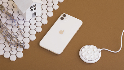 Беспроводное (15W) зарядное устройство "Sticker" с присосками, белый