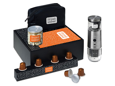 Подарочный набор Re:y. Boost с кофемашиной, капсулами и косметичкой (Чёрный)