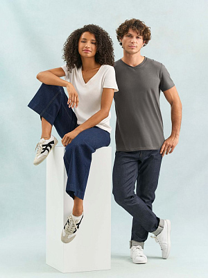 Футболка унисекс Regent с V-образным вырезом, черная