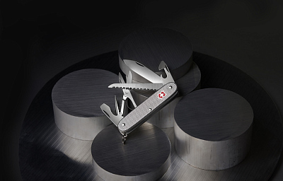 Нож перочинный VICTORINOX Farmer X Alox, 93 мм, 10 функций, алюминиевая рукоять, серебристый