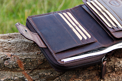 Бумажник KLONDIKE DIGGER «Lisa», натуральная кожа в темно-коричневом цвете, 10,5 х 13 x 3 см