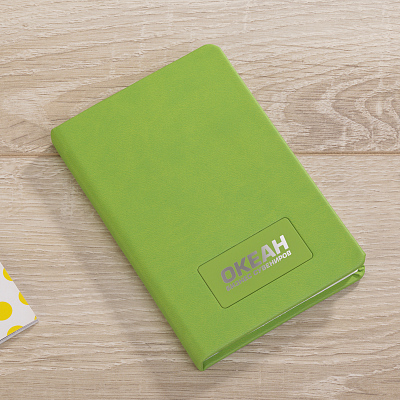 Шильд металлический, покрытие soft touch, подложка хром, зеленое яблоко