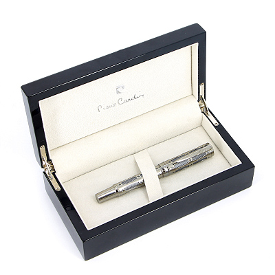 Ручка перьевая Pierre Cardin The ONE, цвет - серебристый и черный. Упаковка L.