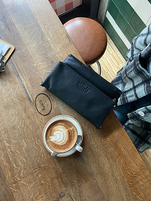 Сумка женская KLONDIKE RUSH «Jessica», натуральная кожа в черном цвете, 30 х 20/33 х 4,5 см