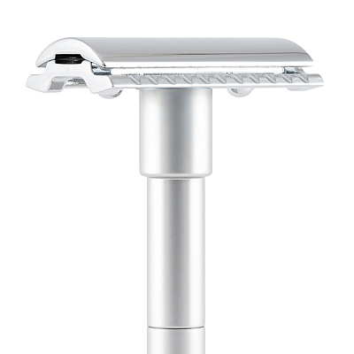 Станок Т-образный для бритья MERKUR 46C, матовое хромированное покрытие, разборный, в чехле из натуральной воловьей кожи, лезвия в комплекте (10 шт)