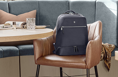 Рюкзак VICTORINOX Victoria Signature Deluxe Backpack, синий, нейлон/кожа, 32x18x39 см